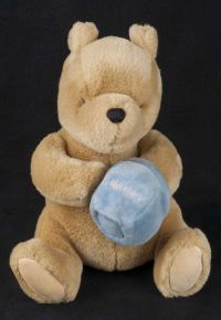 Gund Winnie the Pooh Classic Musical Wind Up Key Plush Stuffed Animal